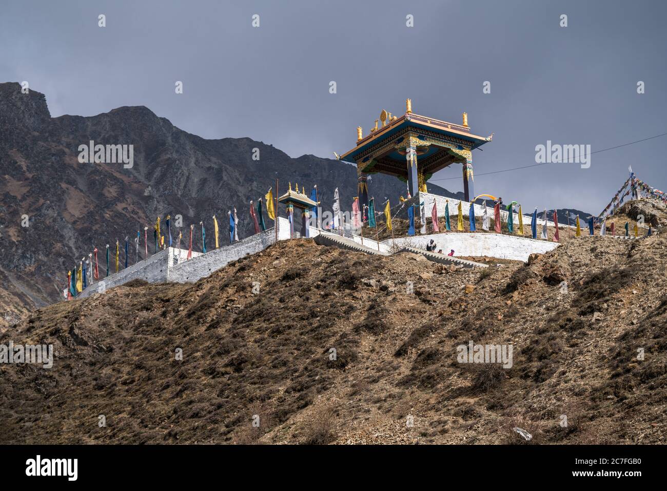 Goldene Statue Padmasabhava (Guru Rinpoche) im Dorf Ranipauwa auf Annapurna Rundwanderung, Lower Mustang, Nepal Stockfoto