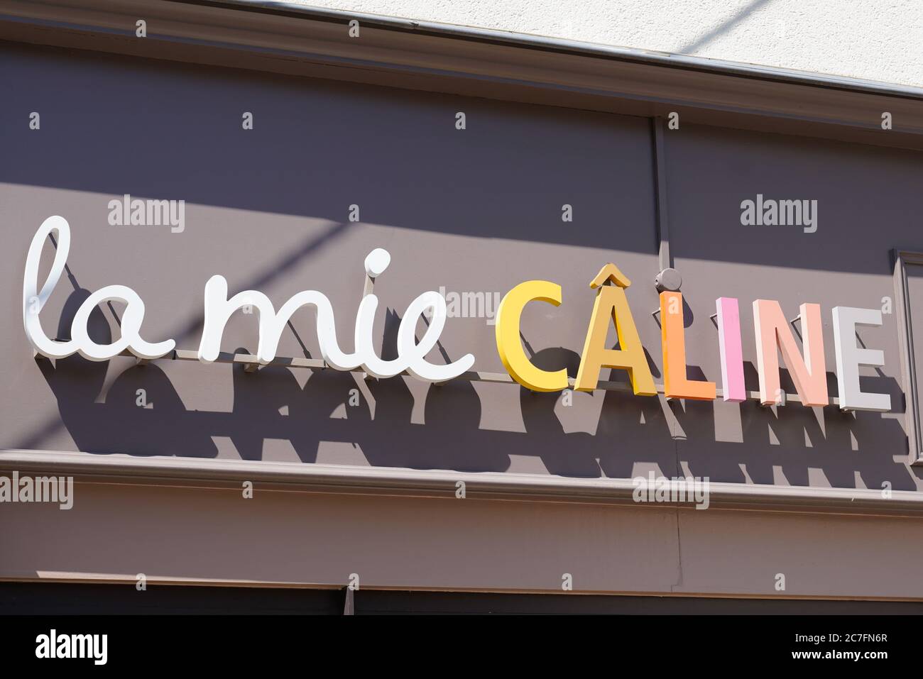 Bordeaux , Aquitaine / Frankreich - 07 07 2020 : la mie caline Logo-Zeichen Text für industrielle französisch Bäckerei Stockfoto