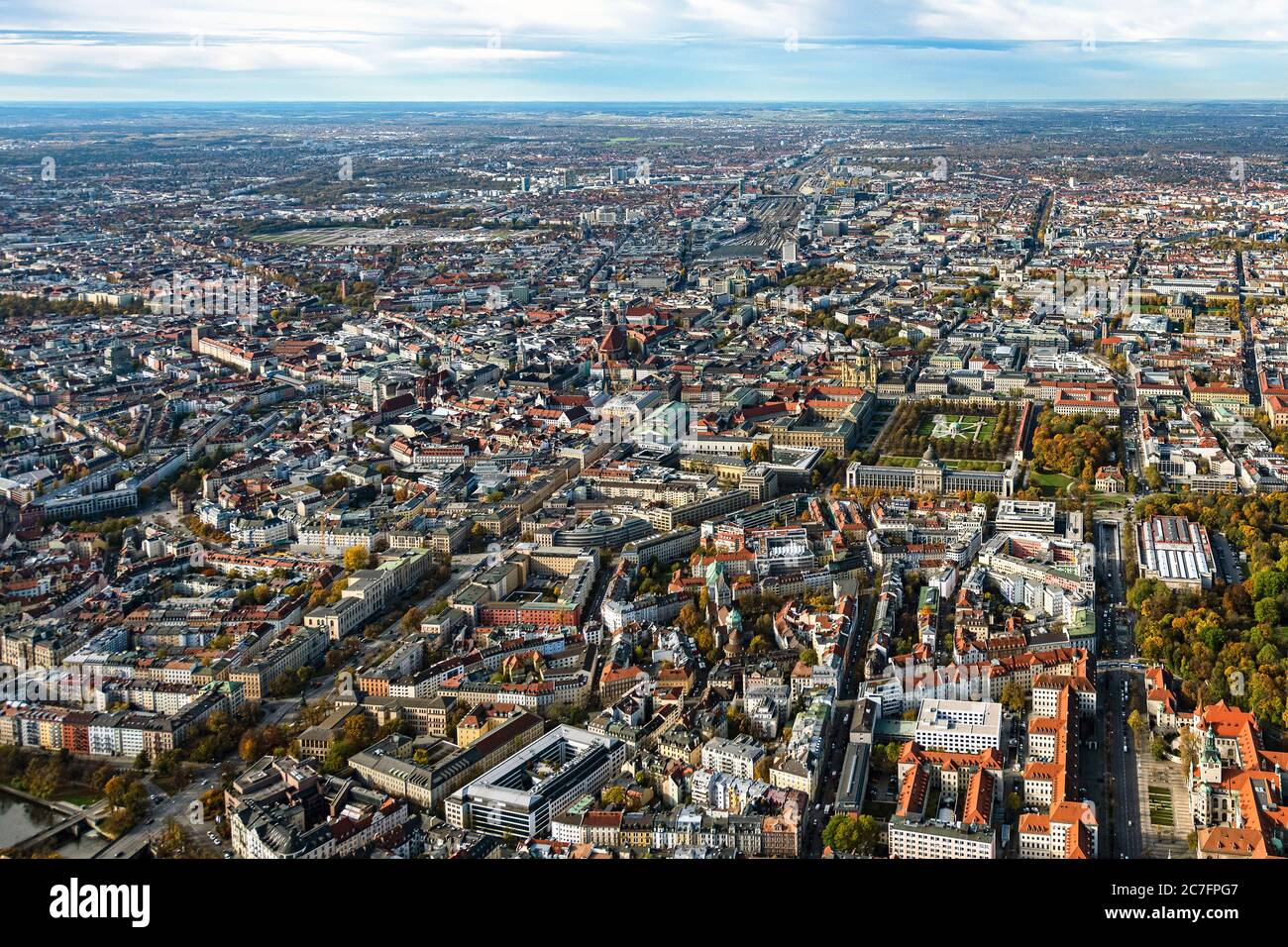Altstadt und Innenstadt mit Blick nach Westen in München im Bundesland Bayern, Deutschland. Stockfoto