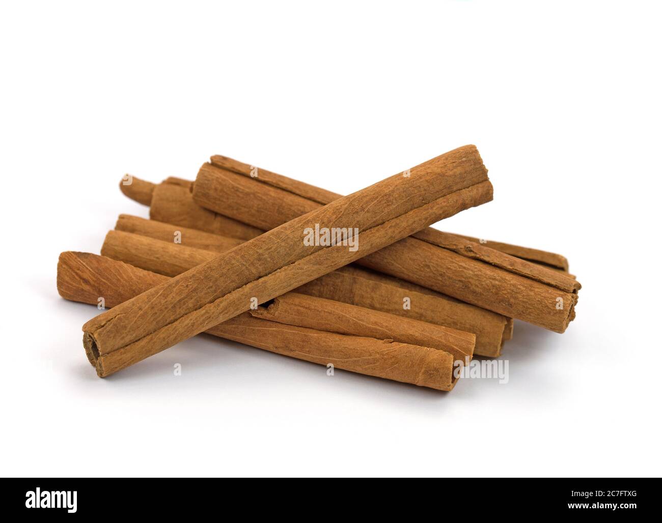 Zimtstangen isoliert vor weißem Hintergrund Stockfoto