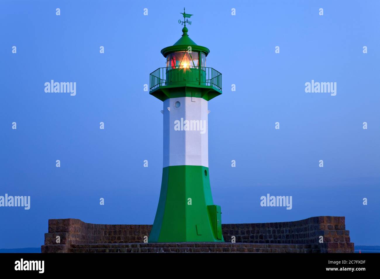 Deutschland, Mecklenburg-Vorpommern, Ostsee, Rügeninsel, Sassnitz, Leuchtturm. Stockfoto