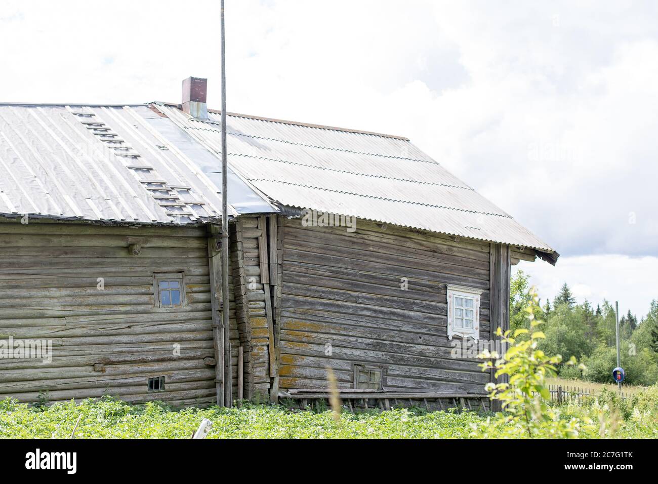 Kinerma, Russland - 13. Juli 2020: Kinerma ist eine ländliche Ortschaft im Prjaschinski Bezirk der Republik Karelien, Russland. Stockfoto
