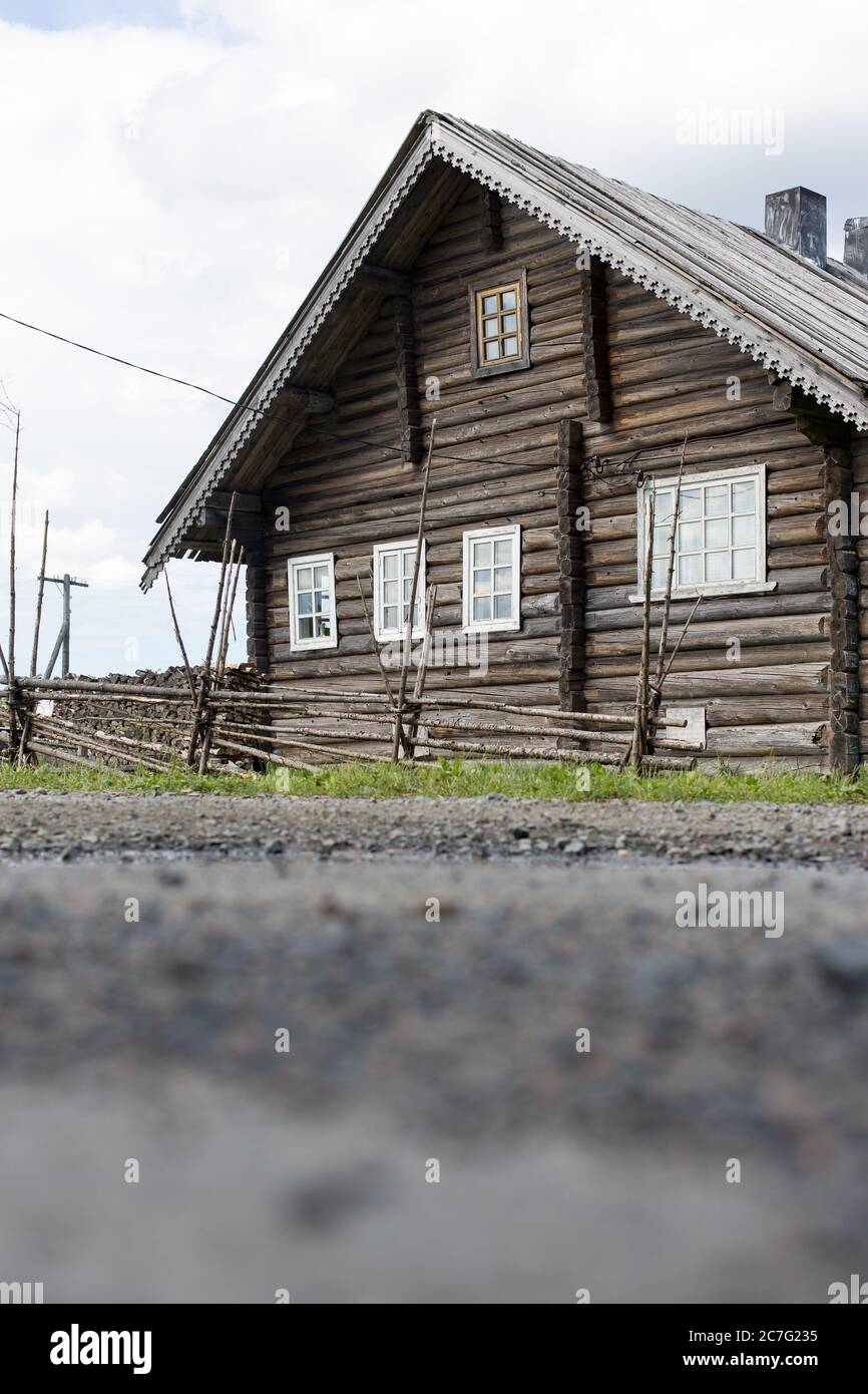 Kinerma, Russland - 13. Juli 2020: Kinerma ist eine ländliche Ortschaft im Prjaschinski Bezirk der Republik Karelien, Russland. Stockfoto