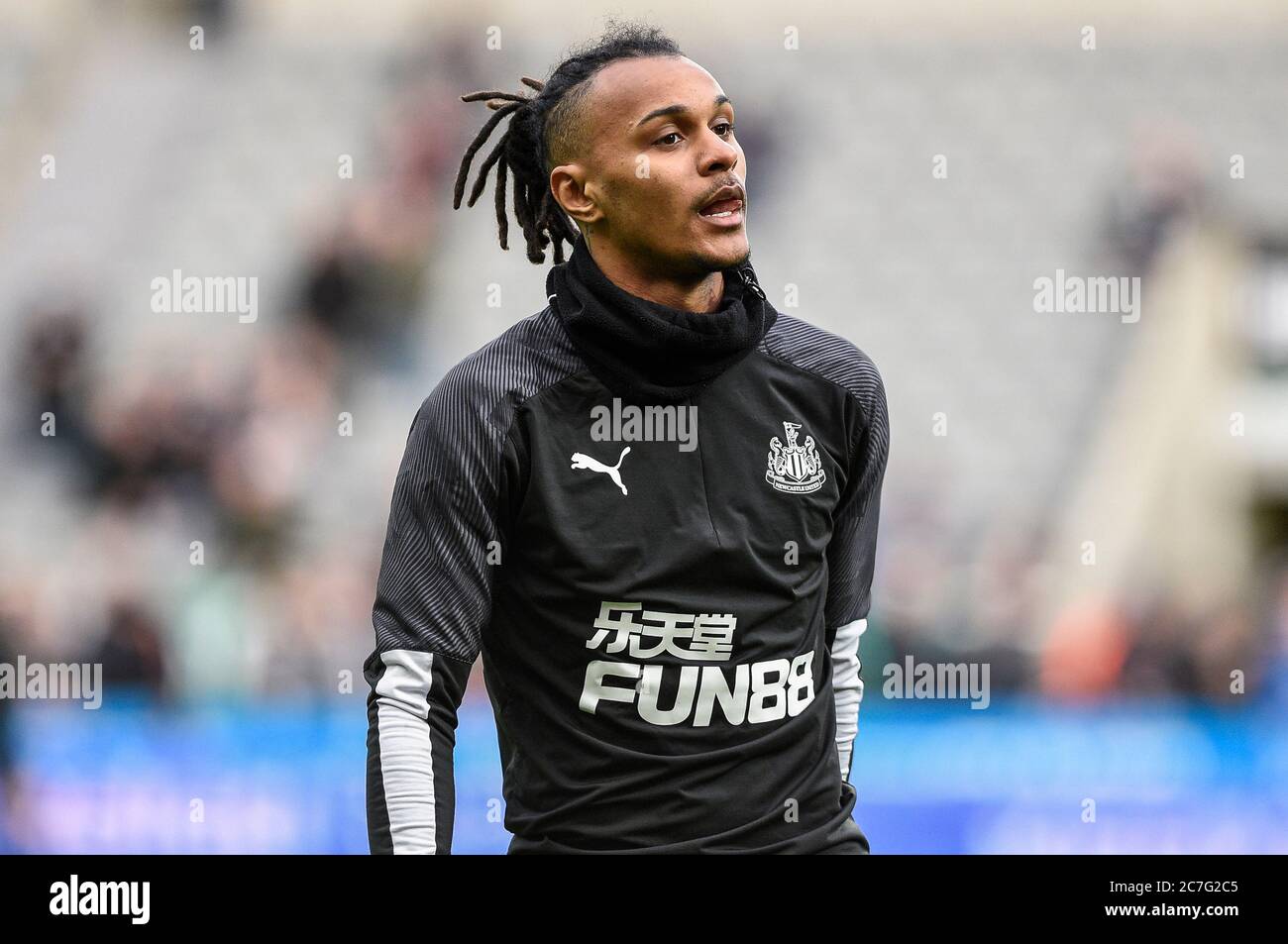 1. Februar 2020, St. James's Park, Newcastle, England; Premier League, Newcastle United gegen Norwich City : Valentino Lazaro (23) von Newcastle United während der Aufwärmphase vor dem Spiel Stockfoto