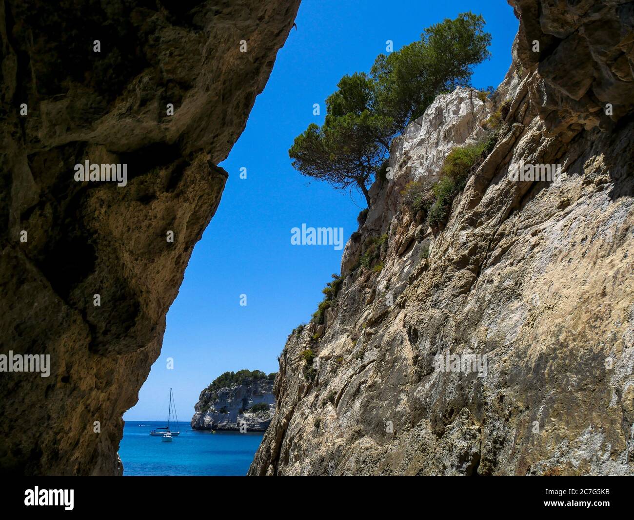 Cala Macarella, einer der berühmtesten Strände auf der Insel Menorca. Stockfoto