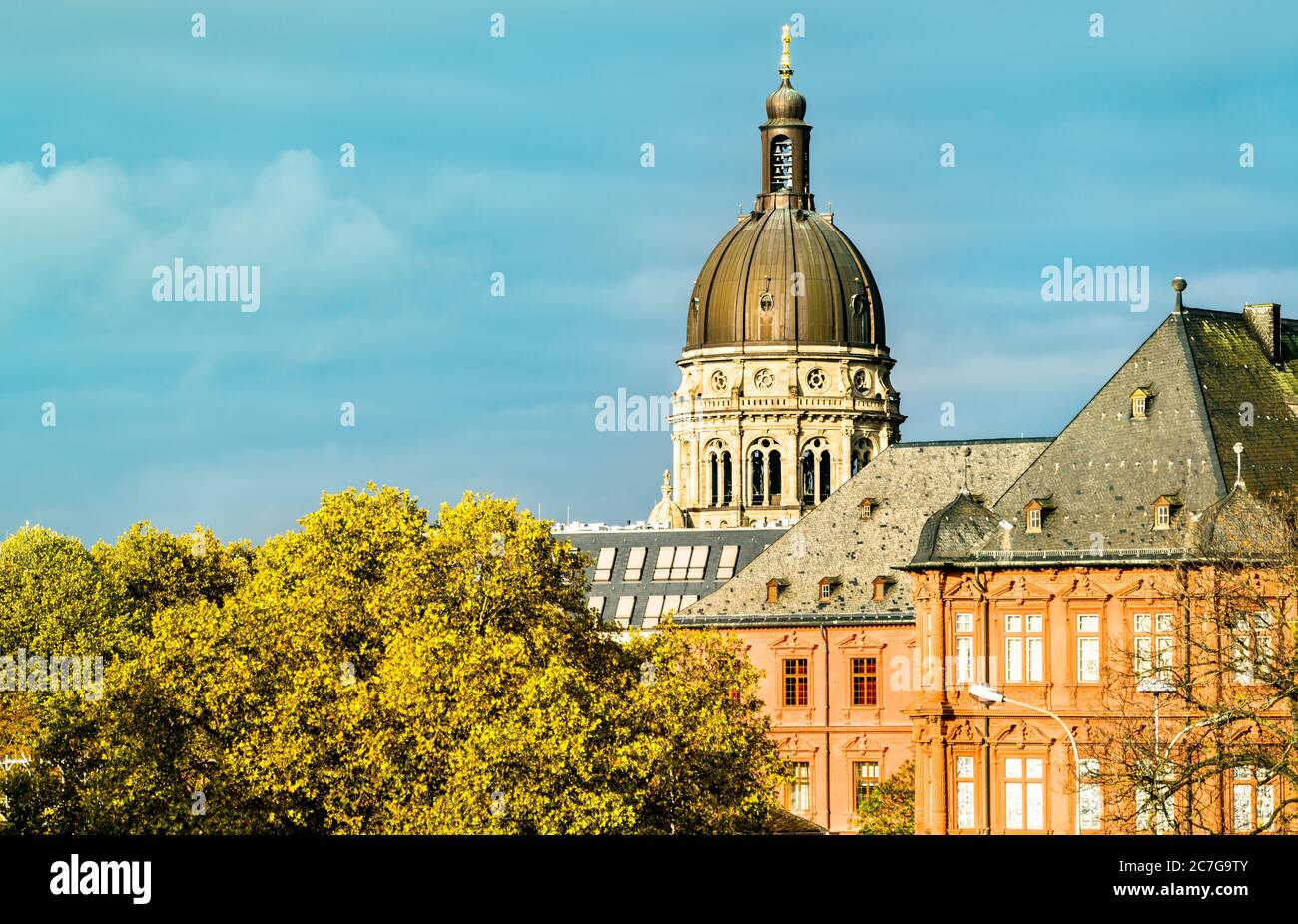Das Kurfürstliche Palais und die Christuskirche in Mainz Stockfoto