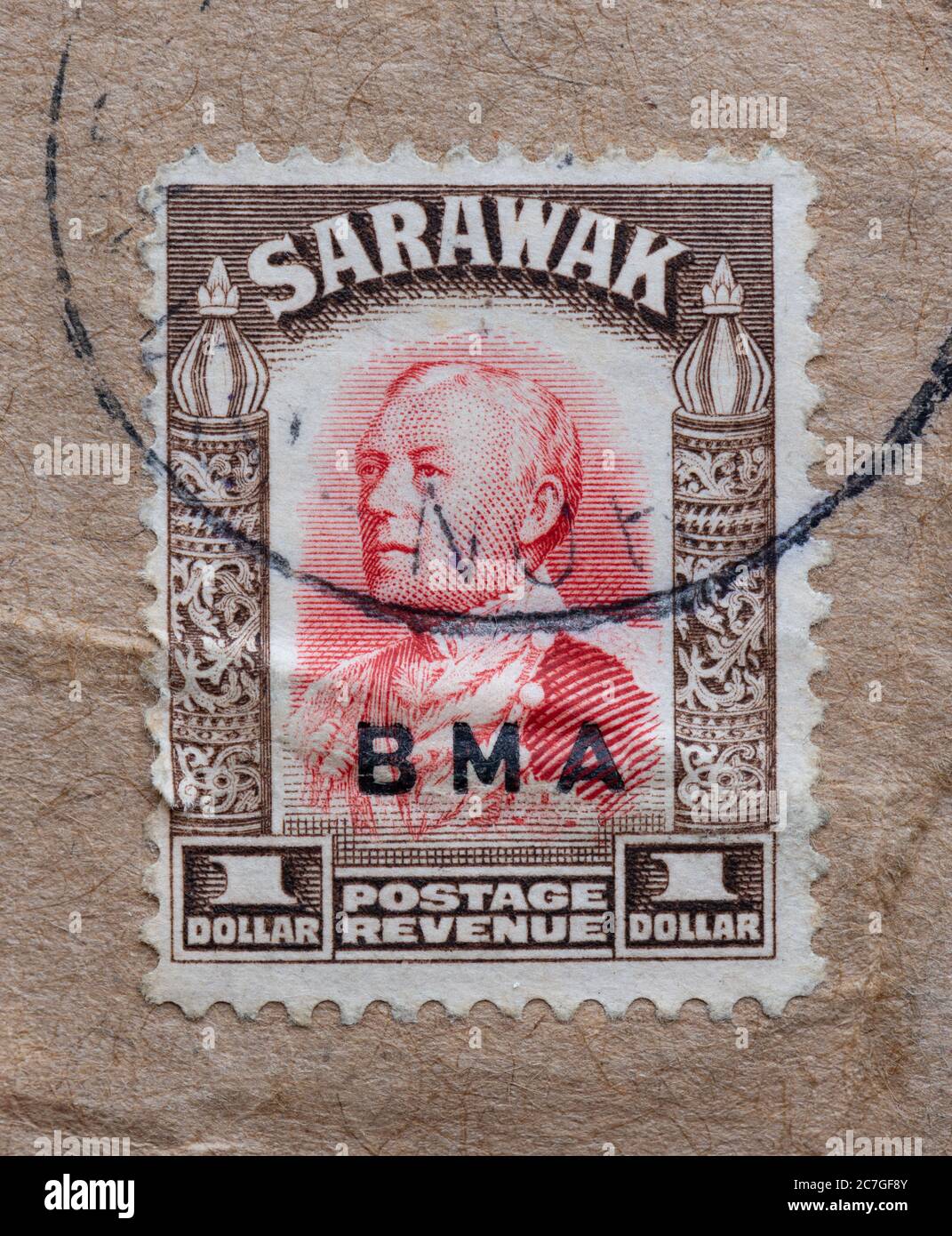 Sarawak (Malaysia, Borneo) Briefmarke mit BMA-Aufdruck mit Sir Charles Vyner de Windt Brooke dem letzten Rajah von Sarawak Stockfoto