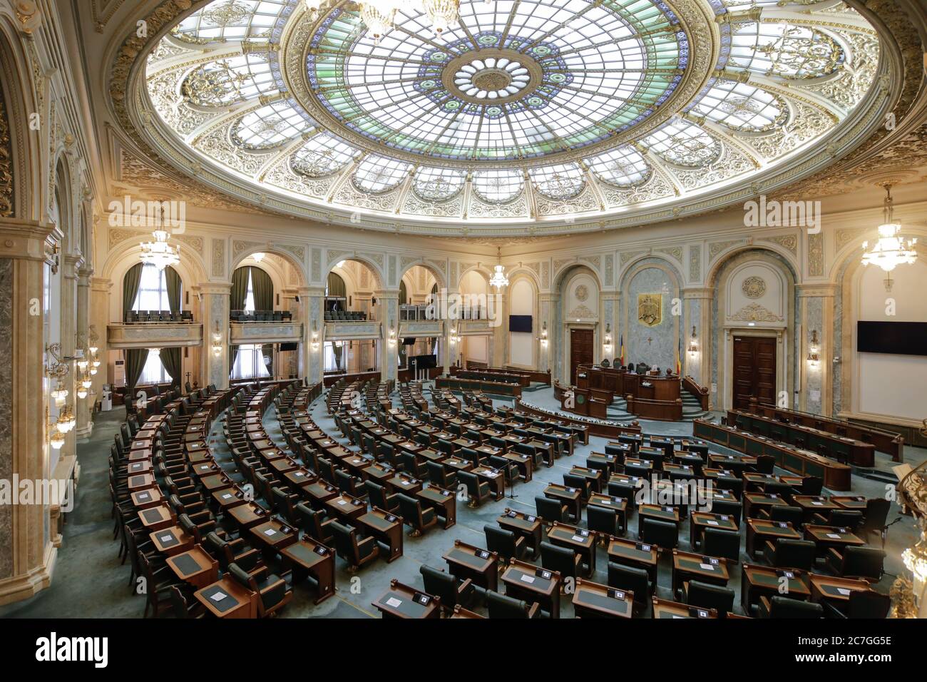Bukarest / Rumänien - 14. Juli 2020: Senatshalle im Palast des Parlaments. Stockfoto