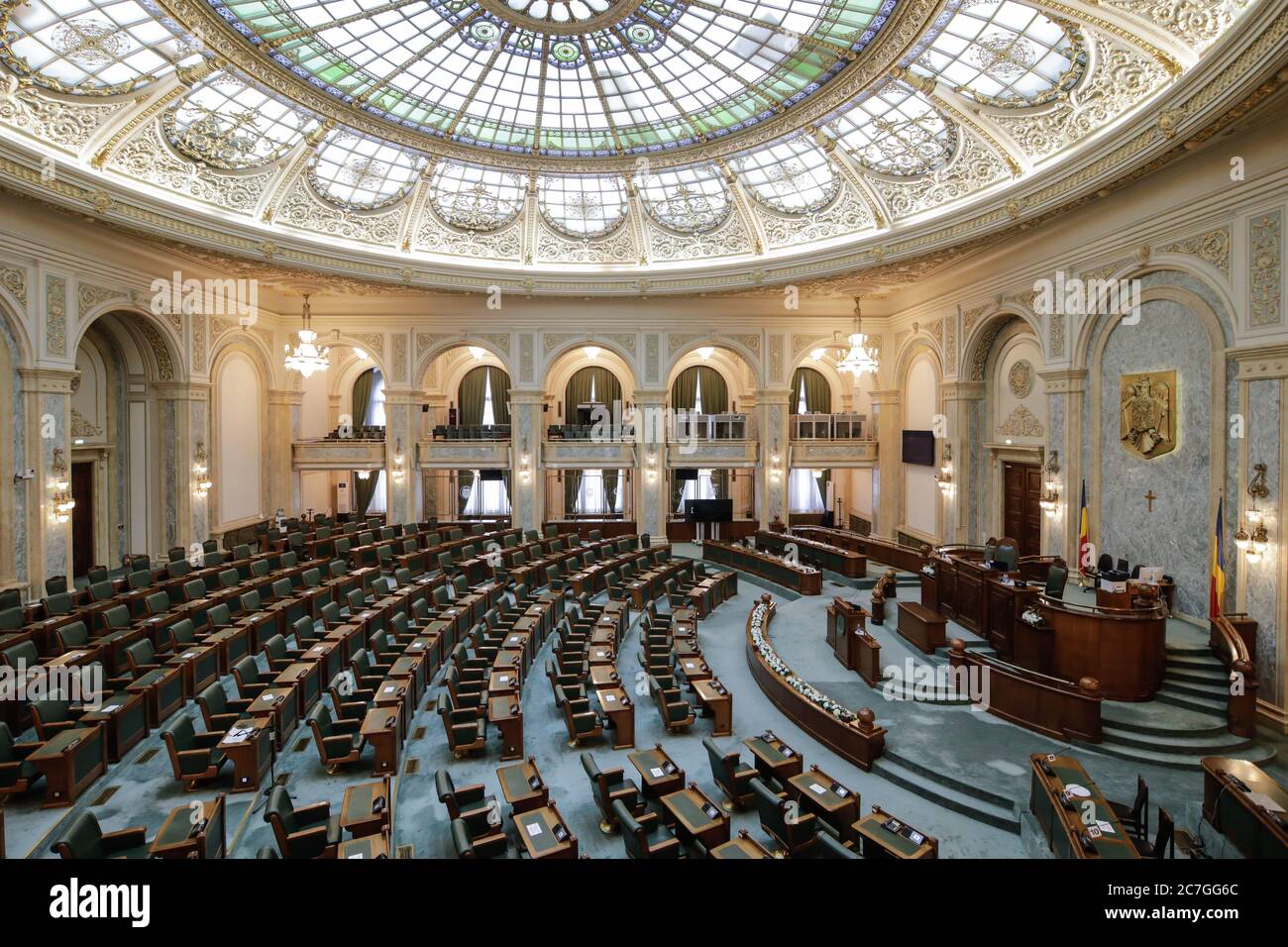Bukarest / Rumänien - 14. Juli 2020: Senatshalle im Palast des Parlaments. Stockfoto