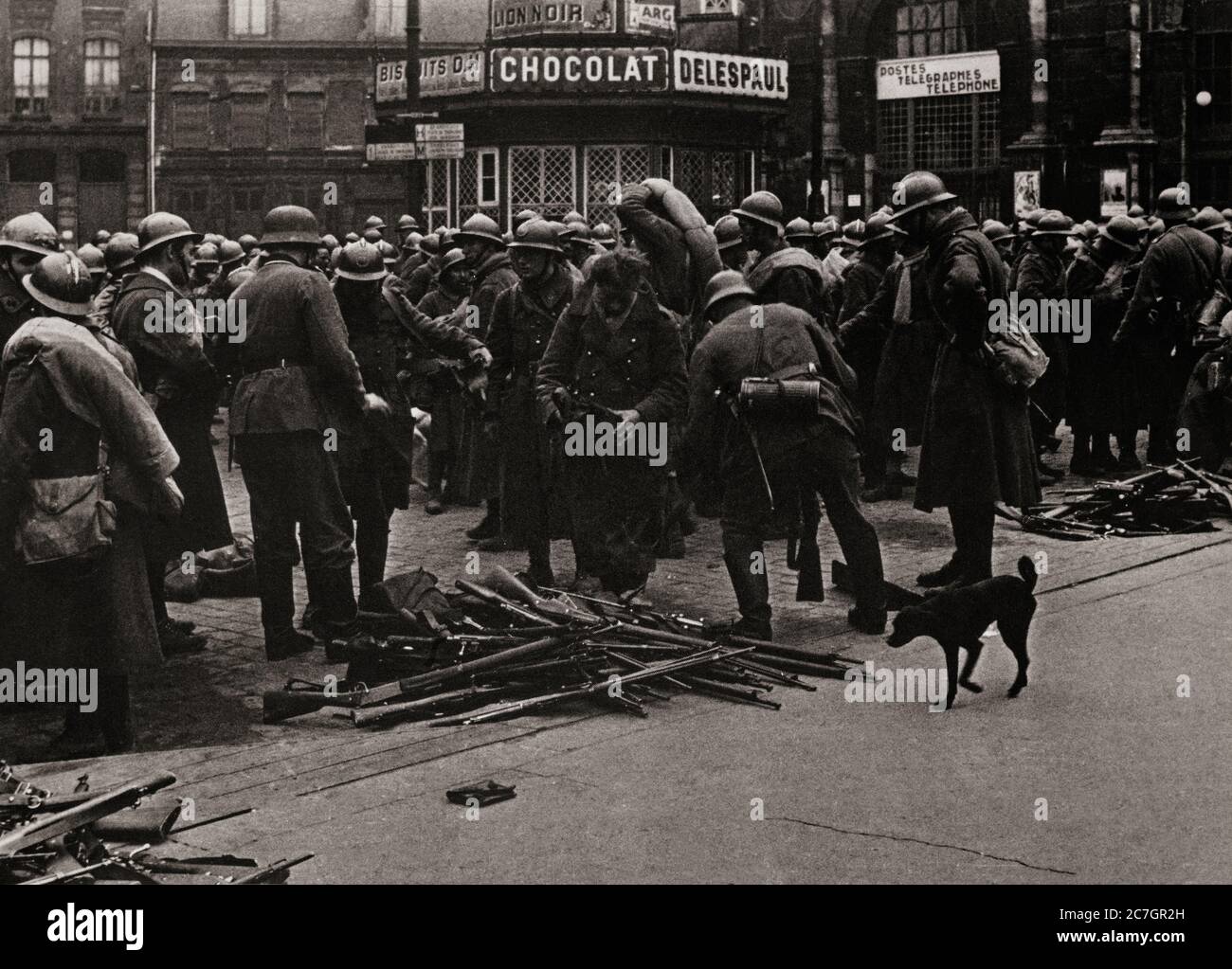 Die Belagerung von Lille (28.–31. Mai 1940) fand während der Schlacht von Frankreich im Zweiten Weltkrieg statt. Die erste französische Armee hatte es geschafft, sich mit den British Expeditionary Force (BEF) Divisionen in der Nähe an den Fluss Lys zurückzuziehen. Die beiden umzingelten französischen Korps widerstanden deutschen Angriffen, bis sie am 31. Mai/1. Juni um Mitternacht zur Kapitulation gezwungen waren und ihre Waffen niederlegten. Stockfoto