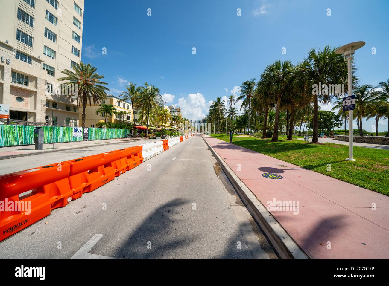 Leere Sommerstraße Miami Beach Ocean Drive Coronavirus Covid 19 Pandemie zu Hause bleiben bestellen Stockfoto