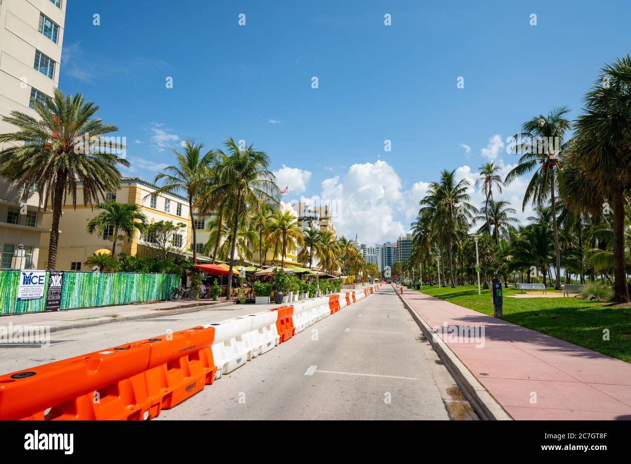 Leere Sommerstraße Miami Beach Ocean Drive Coronavirus Covid 19 Pandemie zu Hause bleiben bestellen Stockfoto