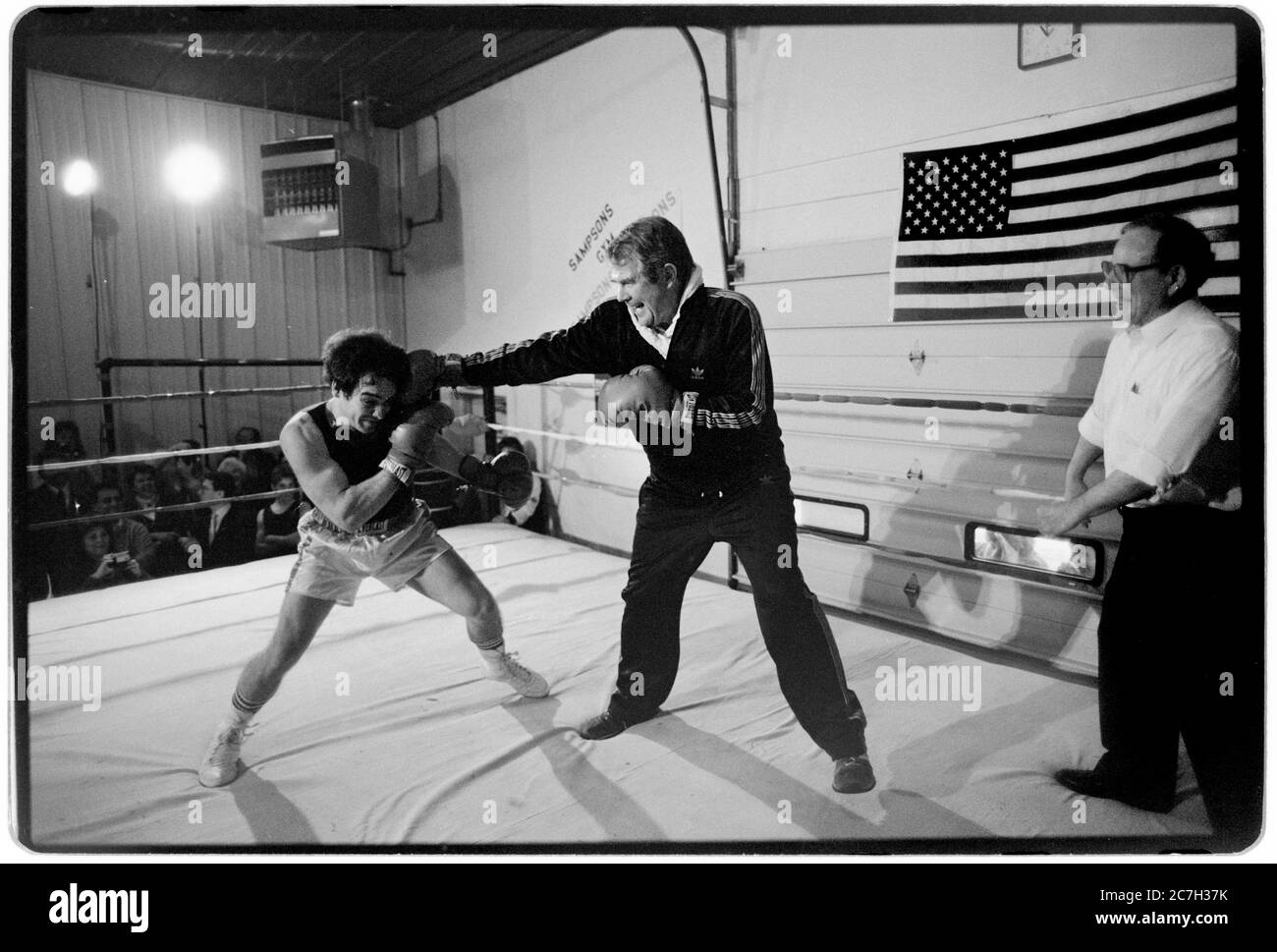 US-Präsidentschaftswahlkampf 1988 Pat Robertson republikanischer Kandidat auf dem Wahlkampfweg während der Vorwahlen in New Hampshire im Februar 1988 im September 1986 kündigte Robertson seine Absicht an, die republikanische Nominierung für den Präsidenten der Vereinigten Staaten zu beantragen. Robertson war in seiner Jugend ein Boxer mit Goldhandschuhe-Champion, Stockfoto