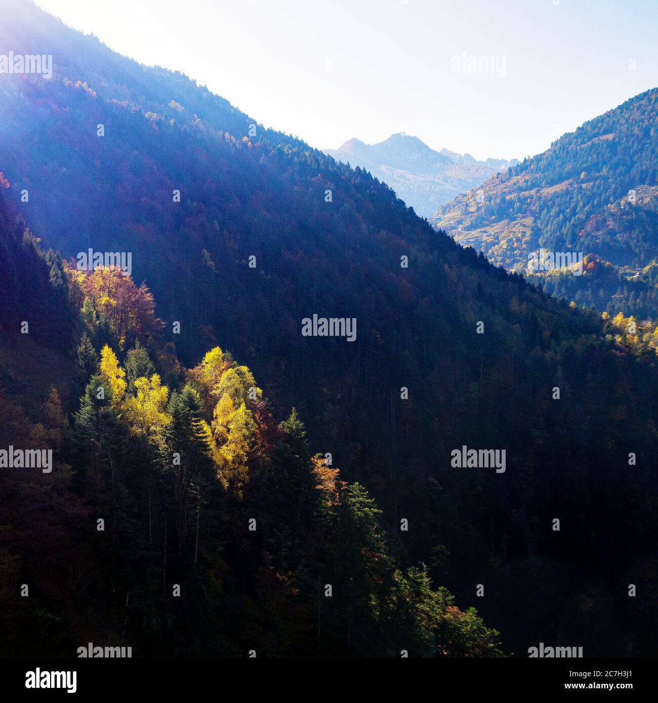 Val Tartano - Valtellina (IT) - Herbstpanoramik aus der Luft Stockfoto