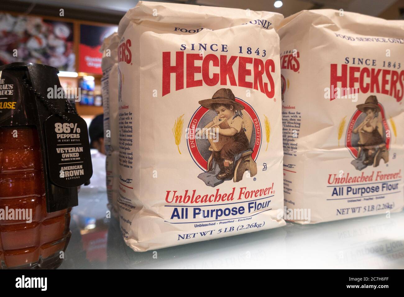 Heckers Premium ungebleicht Backmehl zum Verkauf in Grand Central Market Gourmet-Shopping-Destination, NYC, USA Stockfoto