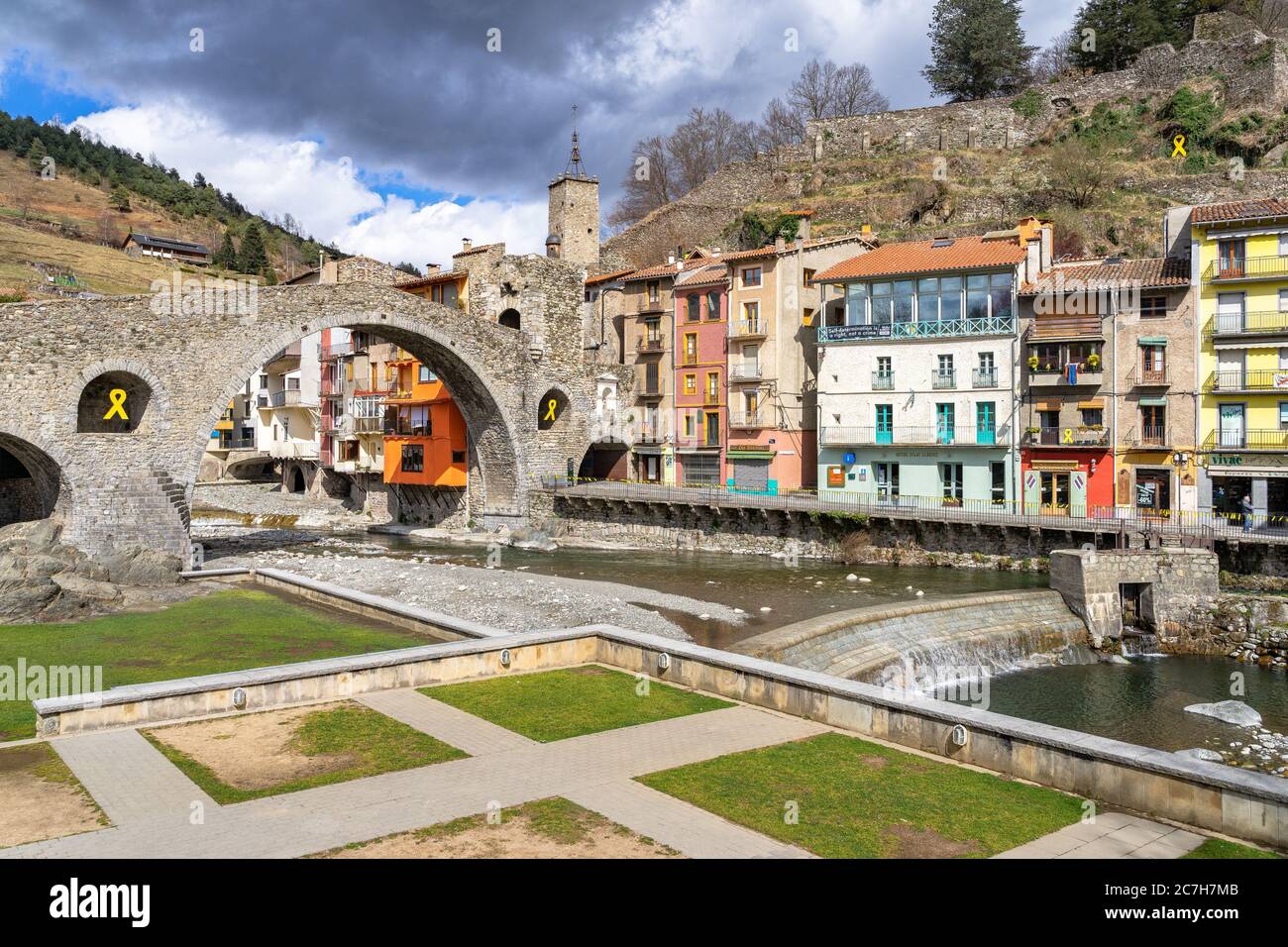 Europa, Spanien, Katalonien, Girona, Ripollès, Camprodon, Blick auf die Brücke Pont Nou in Camprodon Stockfoto