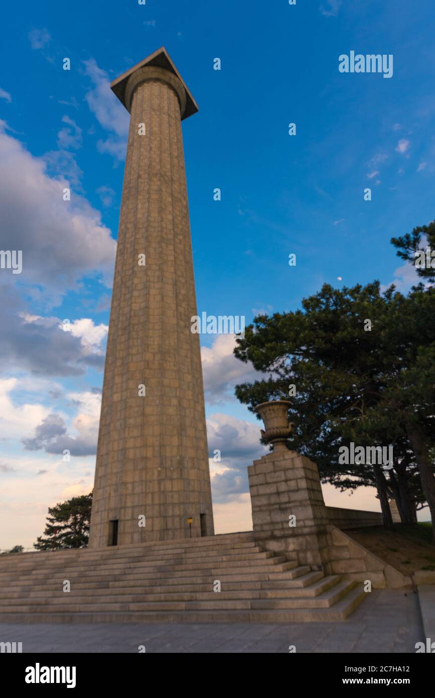 Vertikale Low-Angle-Aufnahme des berühmten Perry's Victory & International Peace Memorial, Ohio, USA Stockfoto