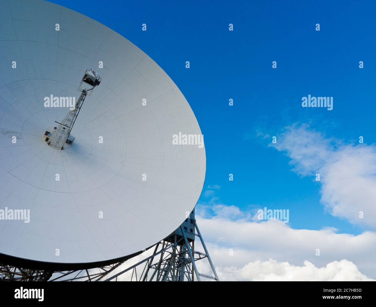 Das Lovell-Radioteleskop bei der Jodrell Bank in Cheshire England wurde 1957 fertiggestellt und hat einen Durchmesser von 250 Fuß. Stockfoto