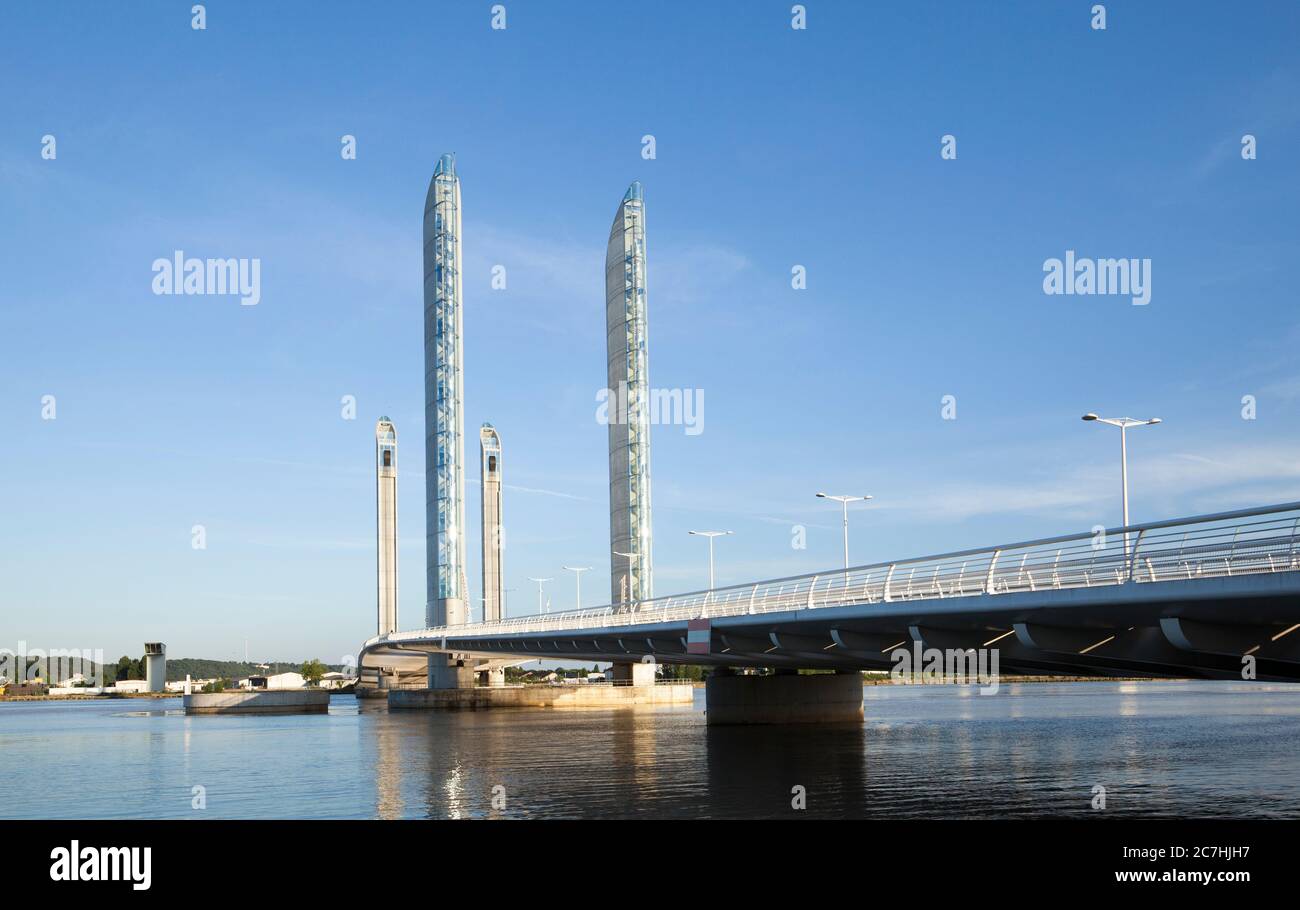 Pont Jacques Chaban Delmas (Hebebrücke), Bordeaux Stockfoto