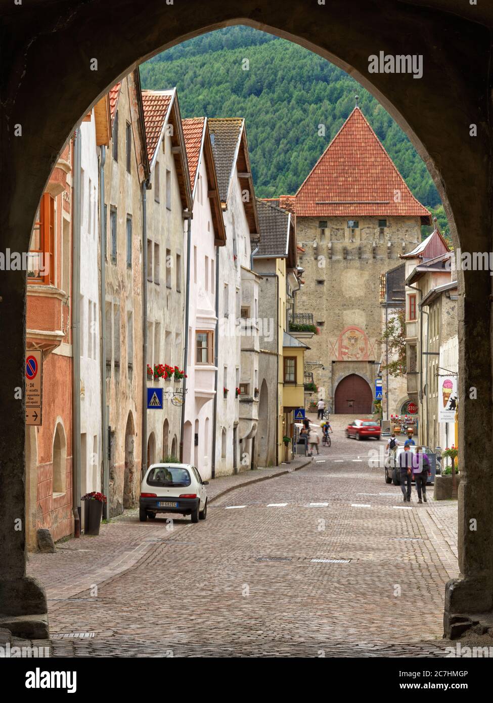 Stadtmauer, Stadttor, Straße, Mauerwerk, Morgen, Spätsommer, Herbst, historische Altstadt Stockfoto