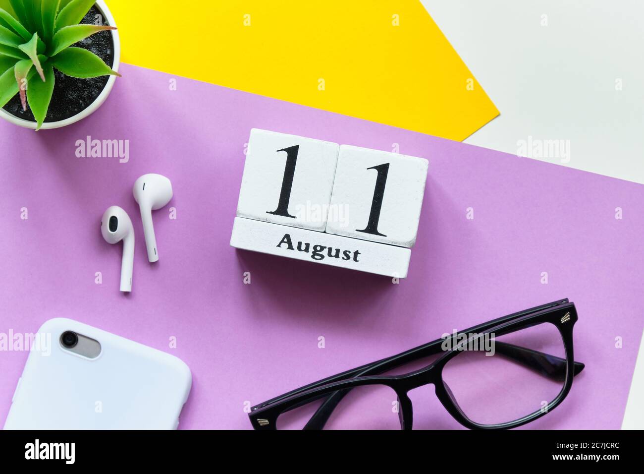 11. august - elfter Tag Monat Kalenderkonzept auf Holzblöcken Stockfoto