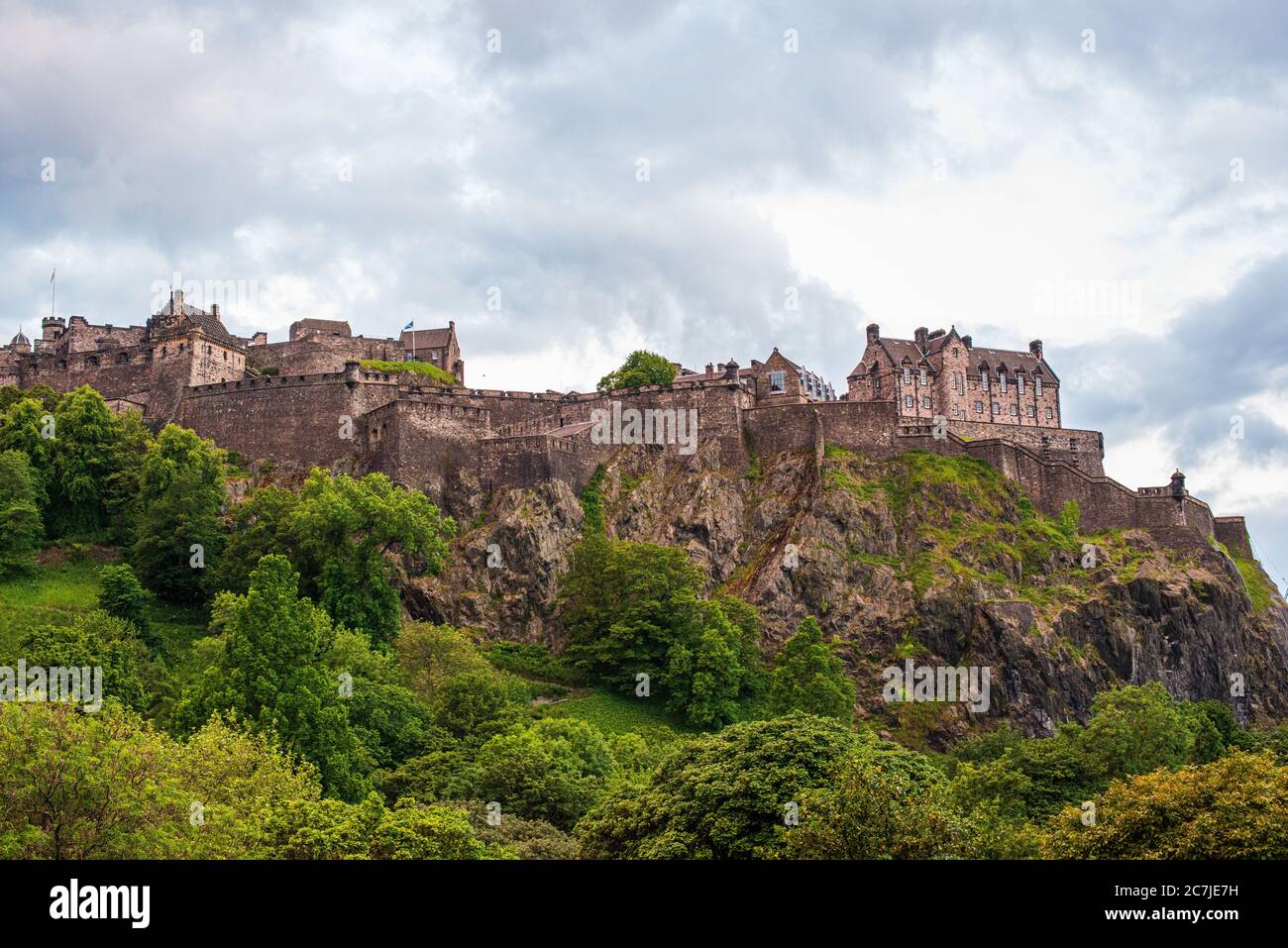 Edinburgh Castle auf dem Castle Rock in Edinburgh gelegen, ist Schottland ein berühmter Ort aus der ganzen Stadt Stockfoto
