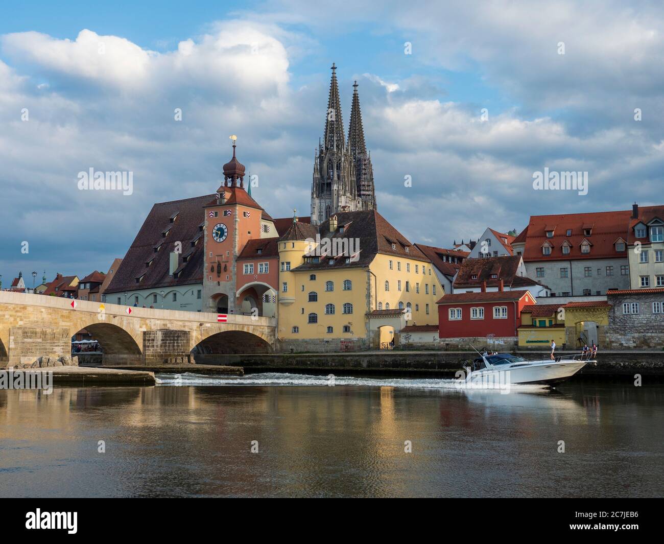 Regensburg, Altstadt, Dom, Brückenturm, Steinbrücke, Donau, Bayern, Deutschland Stockfoto
