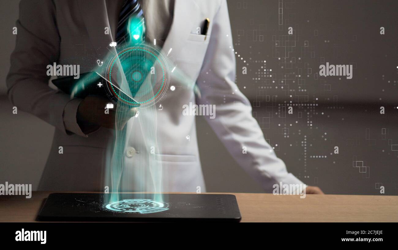 Frau Arzt hält Smart-Gerät, medizinisches Konzept Stockfoto