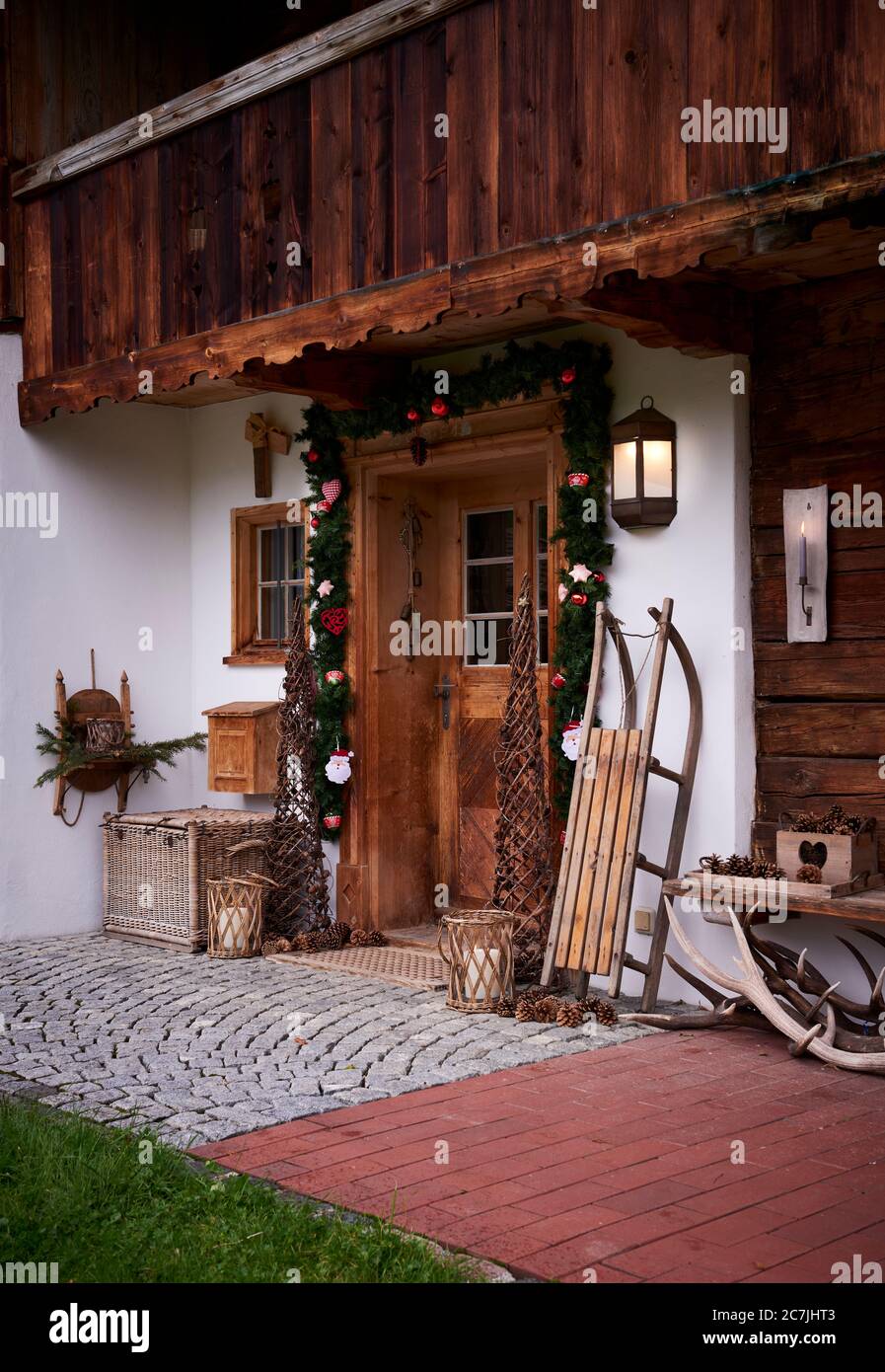 Bayerische Weihnachten, Heimstatt, altes Bauernhaus von außen