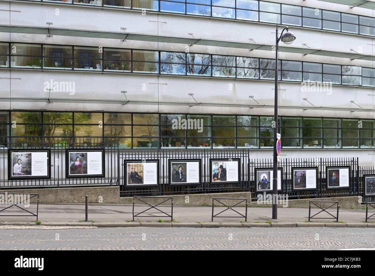 Die Fensterfront des Palais Iena, Paris FR Stockfoto