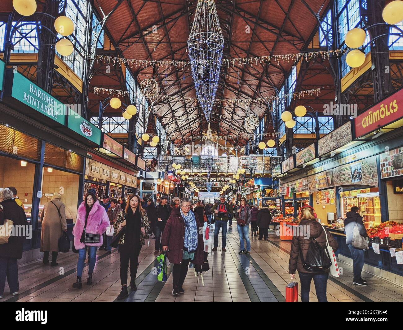 Innenaufnahme der zentralen Markthalle von Budapest Stockfoto