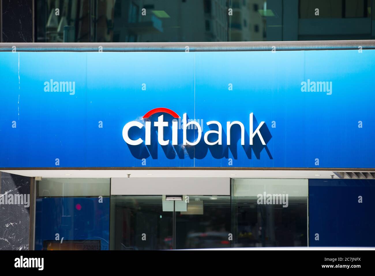 Perth, Australien, 21. November 2017: Citibank-Schild mit Spinnennetz vor der Bankfiliale im Geschäftsviertel Perth, Western Australia. Stockfoto