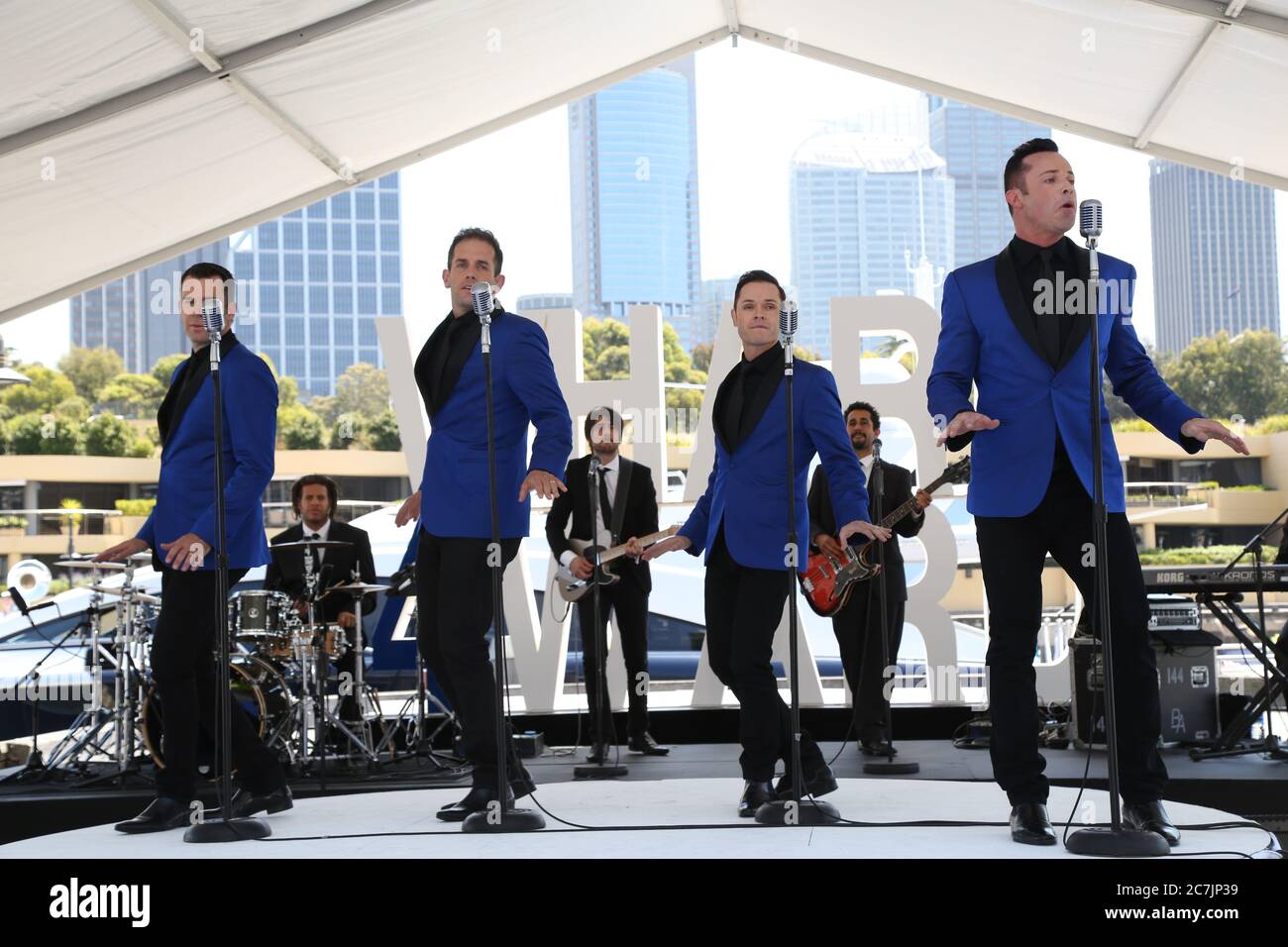 Human Nature treten für die jährliche Spendenaktion Wharf4ward der Sony Foundation in Woolloomooloo Wharf, Cowper Wharf Road in Sydney auf. Stockfoto