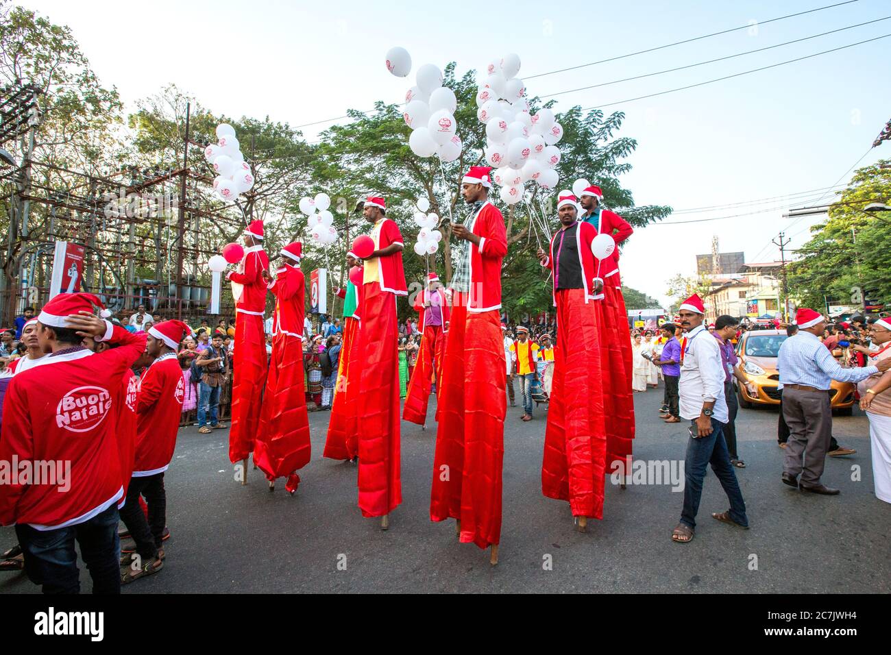 Farbenfroh nach Santa's flashmob von Buon Natale Weihnachten fest Thrissur 2017, thrissur, Kerala, Indien eine einzigartige Weihnachtsfeier whe Stockfoto