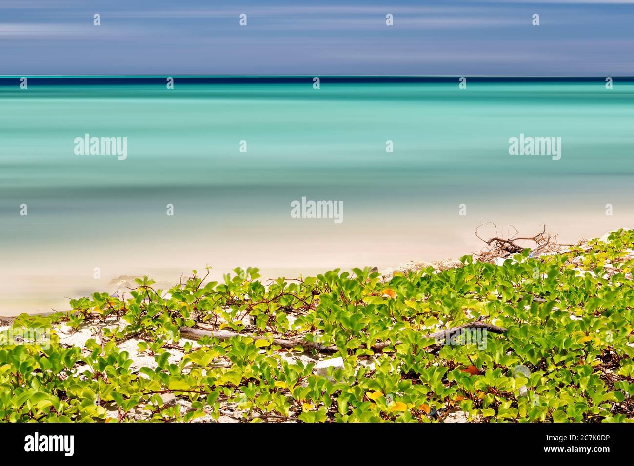 Salida del sol en la playa paraiso isla Gulhi, Oceano Indico, Maldivas Stockfoto