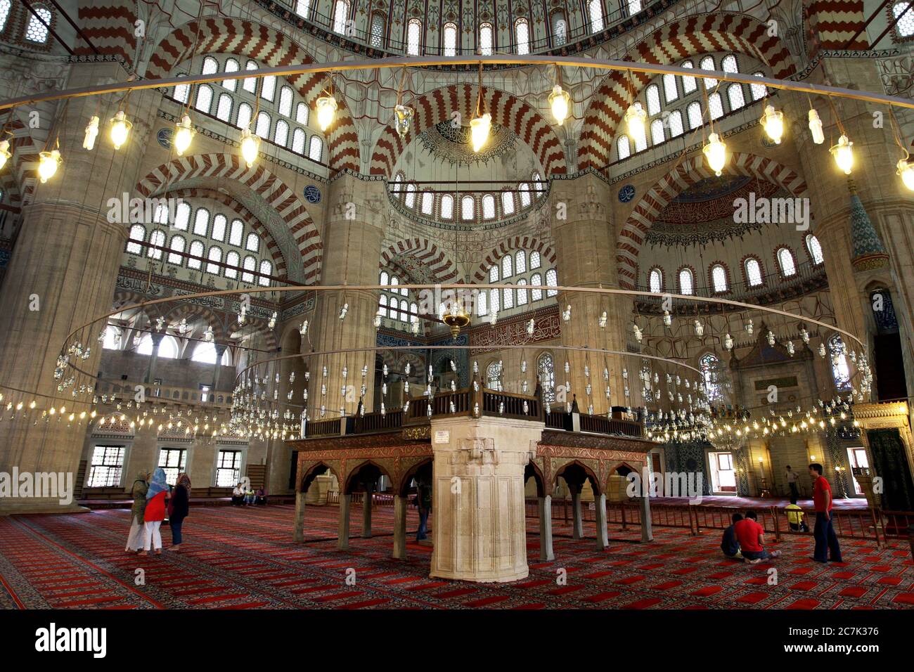 Das Innere der Selimiye Moschee (camii) in Edirne in der Nordtürkei. Die Moschee wurde von Sultan Selim ll in Auftrag gegeben. Stockfoto