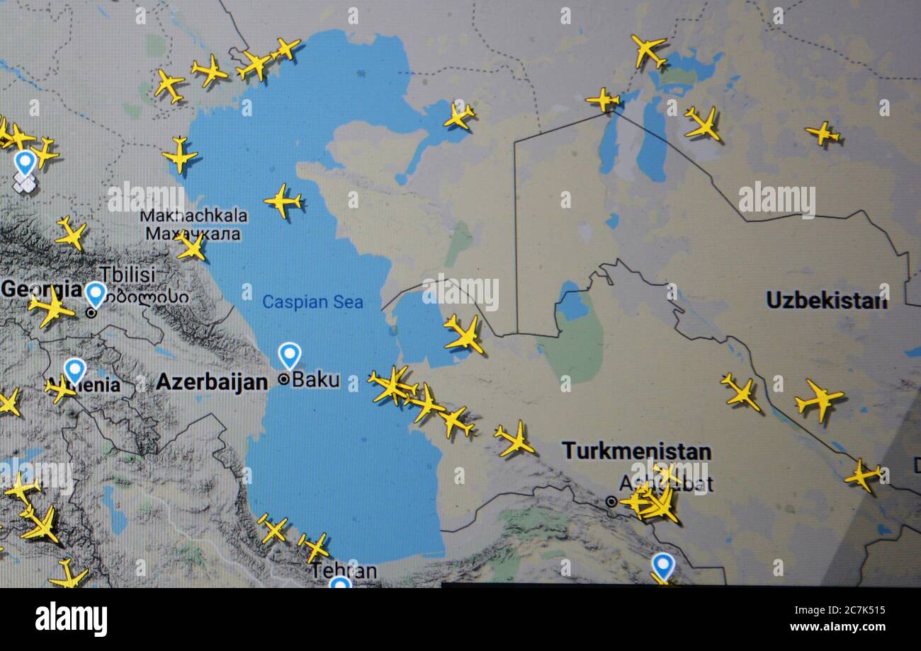 Flugverkehr über Georgien, Aserbaidschan, Armenien, Usbekistan, Turkmenistan Iran (17. juli 2020, UTC 15.01), im Internet mit Flightradar 24 Website, Stockfoto