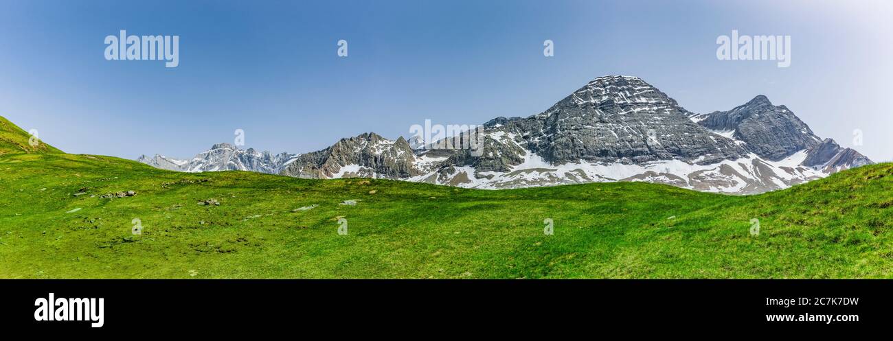 Bergpanorama am Col de Tente in den Pyrenäen, Frankreich Stockfoto