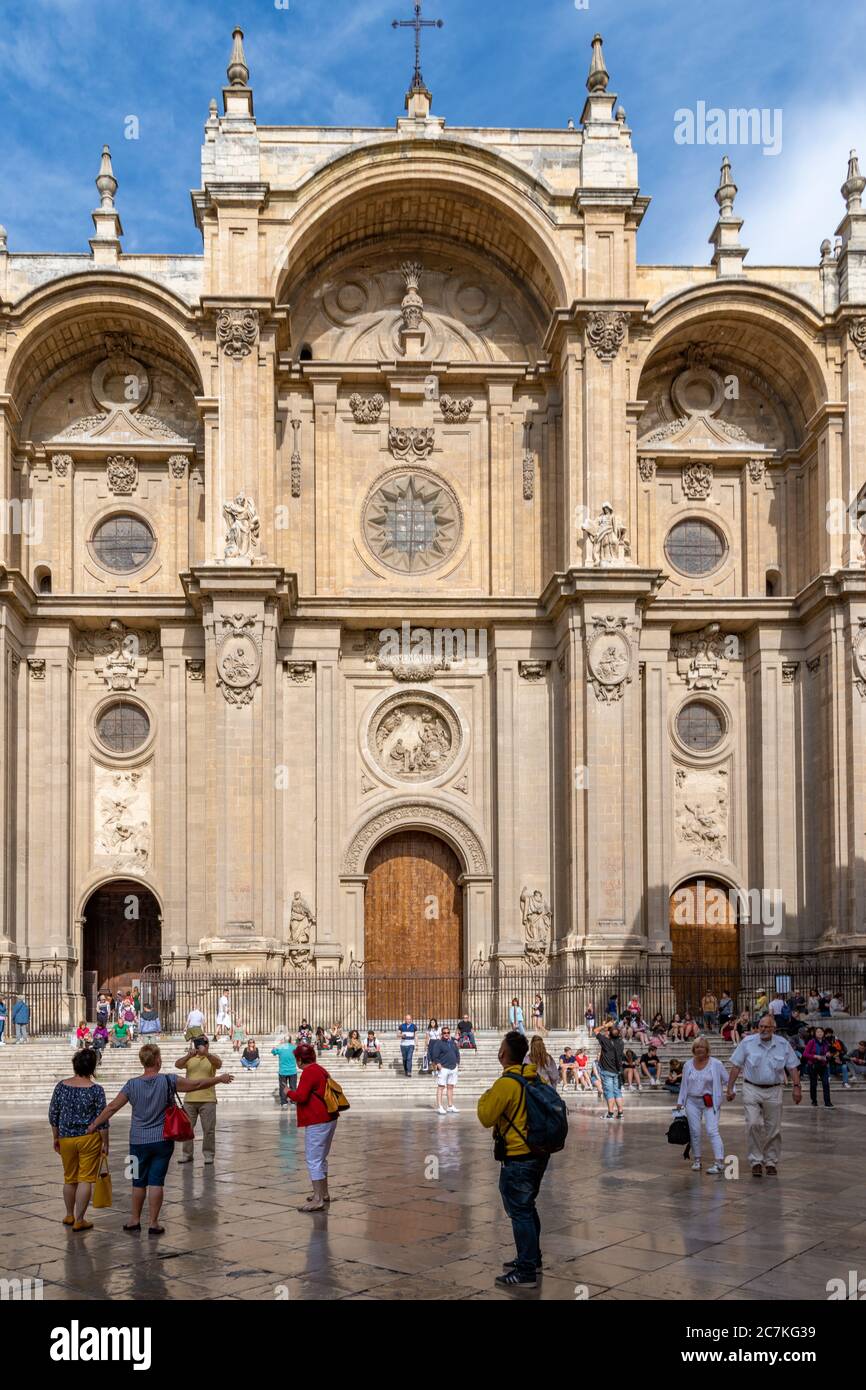 Alonso Cano's imposante Kathedrale façade de Granada mit Skulpturen von Duque Cornejo, Risueño und Verdiguier. Stockfoto