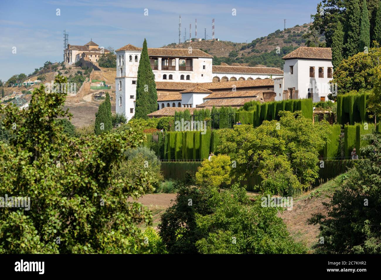 Blick auf den Nordpavillon, die Westwand und die unteren Gärten des Generalife der Alhambra Stockfoto