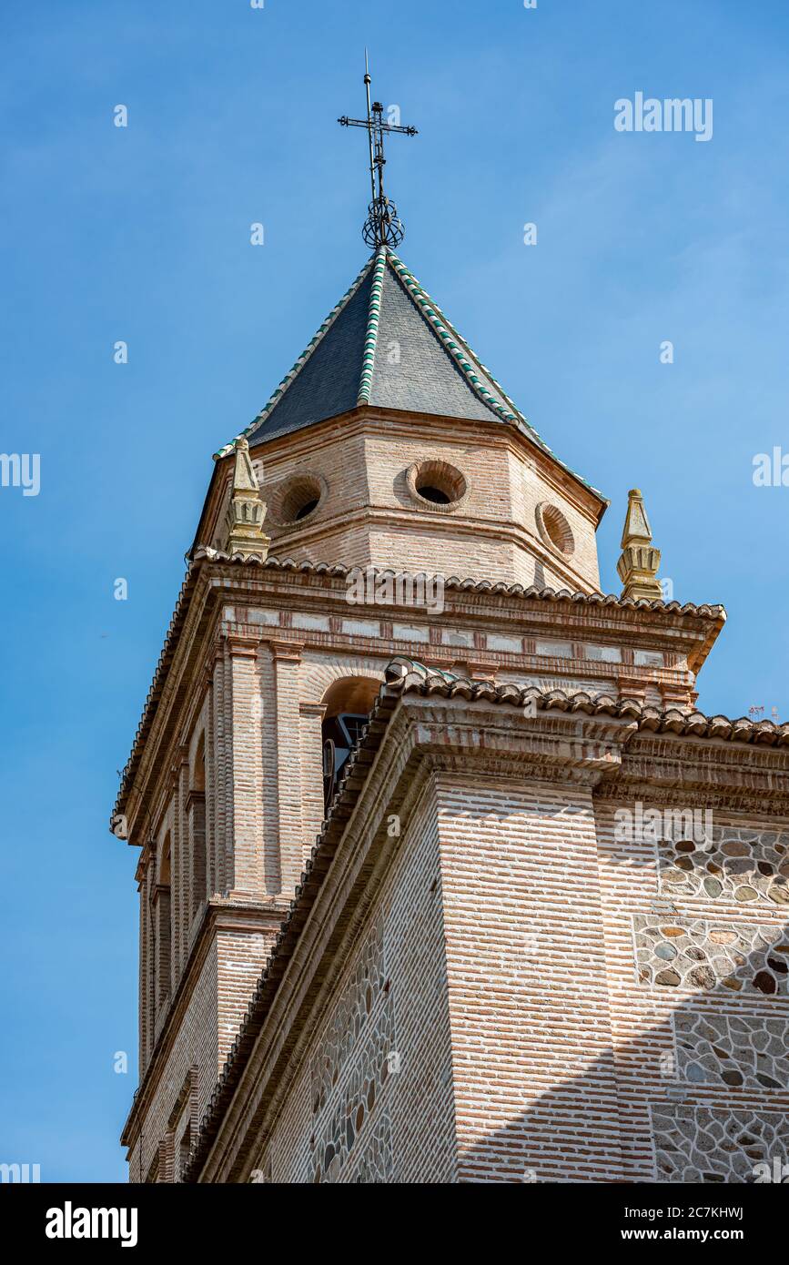 Ein schmiedeeisernes Kreuz führt auf die Spitze der Iglesia del Santa