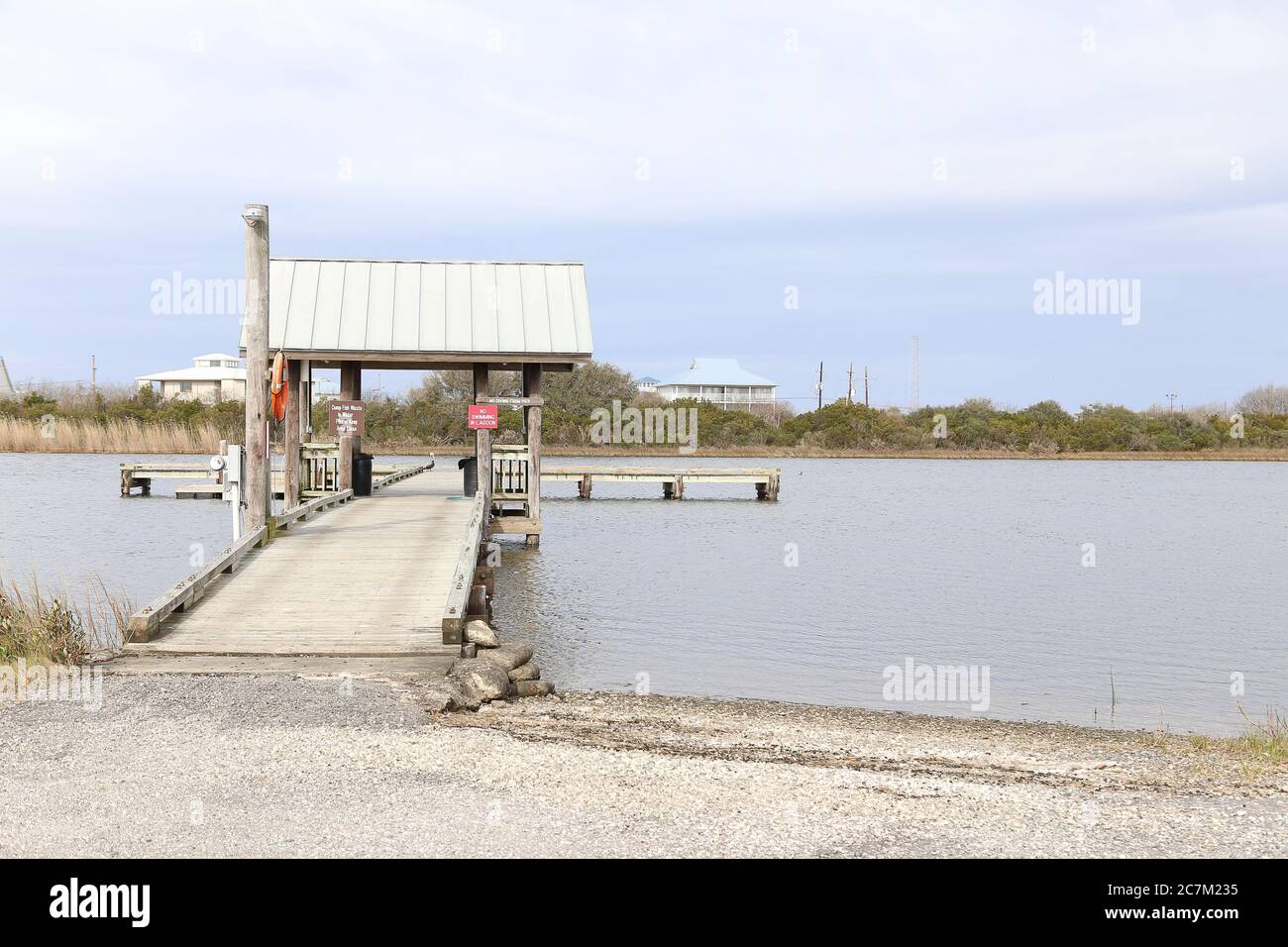 Grand Isle, Louisiana - 2018. Februar: Ein Angeldock für Besucher im Grand Isle State Park. Stockfoto