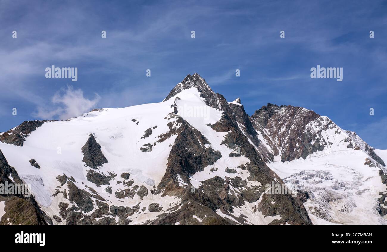 Landschaftlich schöne Aussicht auf die Berge in den europäischen alpen gegen den Himmel Stockfoto
