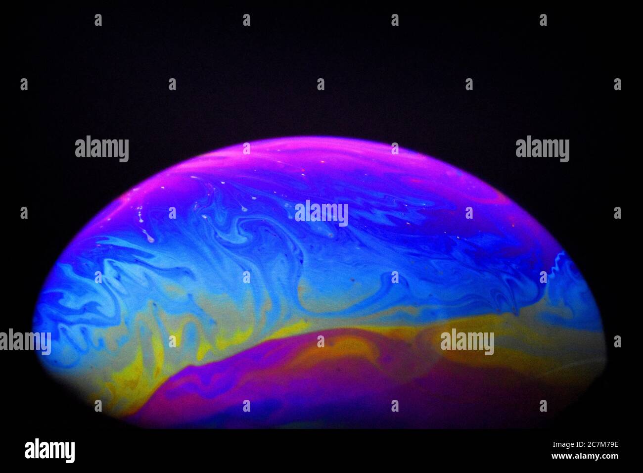 Bunte Seifenblase. Planeten-und Weltraum-Visualisierung. Atmospher Modell Stockfoto