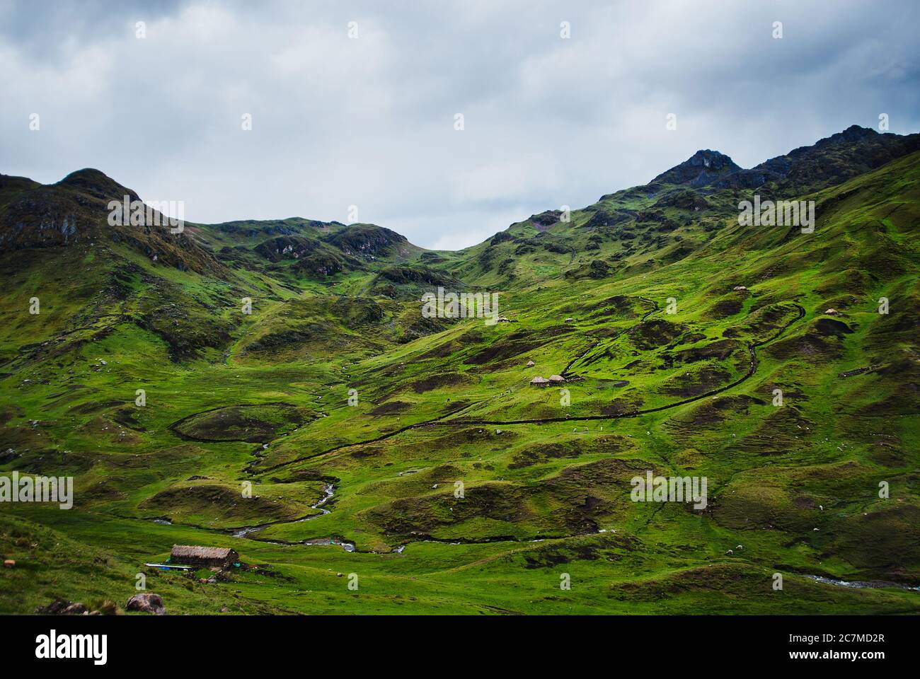 Berglandschaft mit Wolken, Chaulacocha Dorf, Anden, Peru, Südamerika Stockfoto