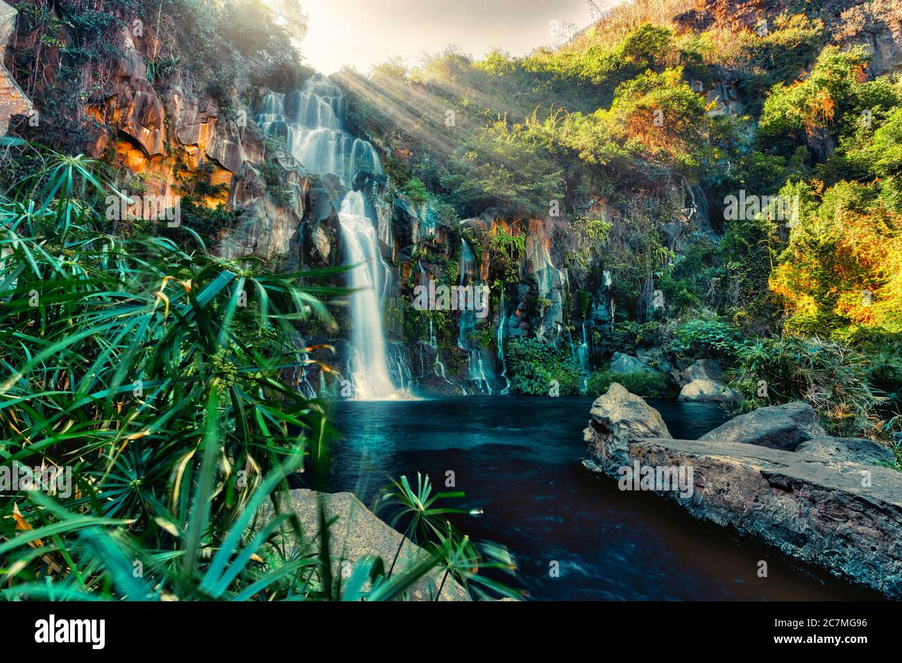 Der Wasserfall des Aigrettes-Beckens bei Saint-Gilles-Les-Bains - Insel Reunion Stockfoto