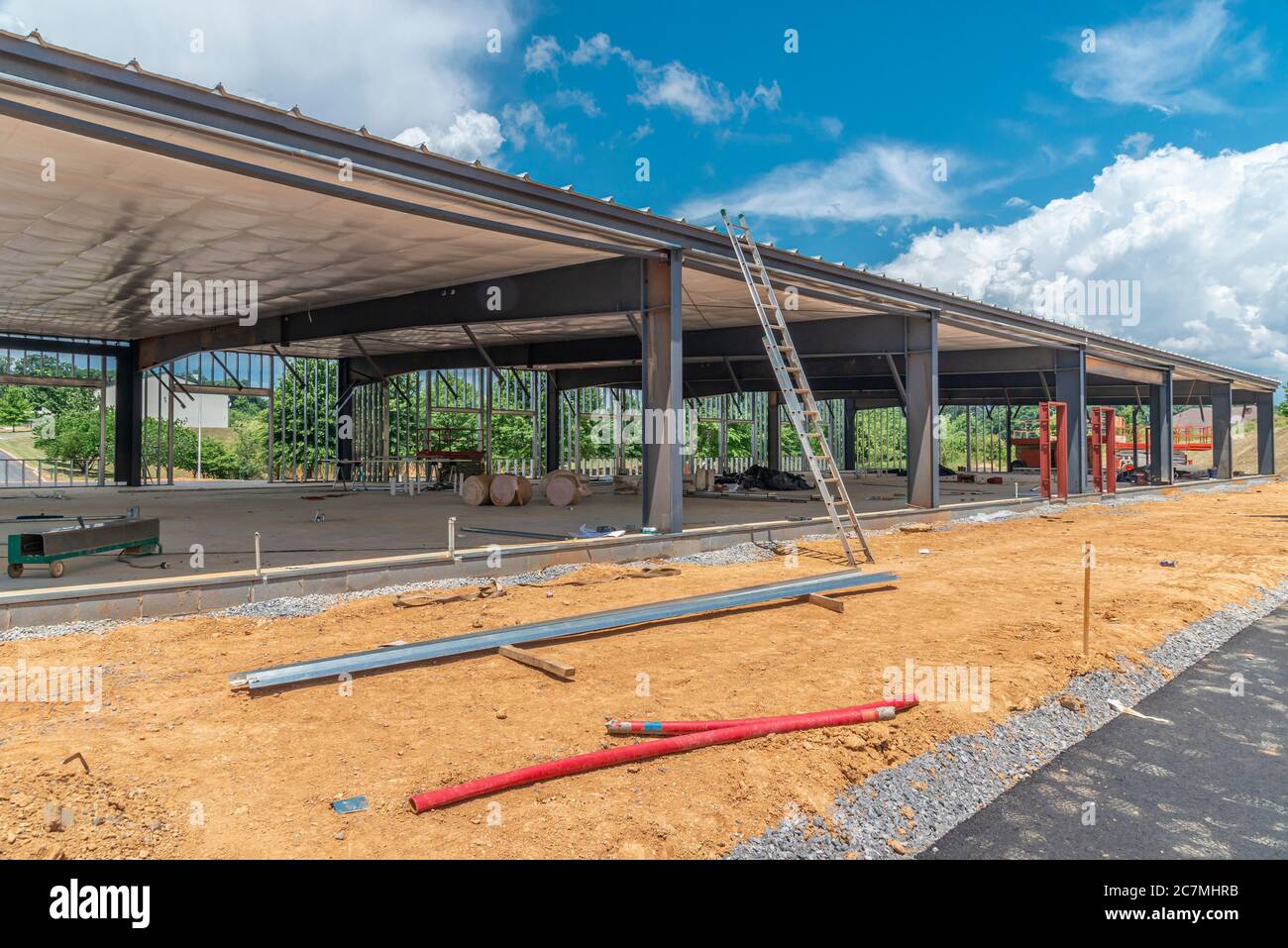 Horizontale Aufnahme der Innenansicht eines kommerziellen Bauprojekts. Stockfoto