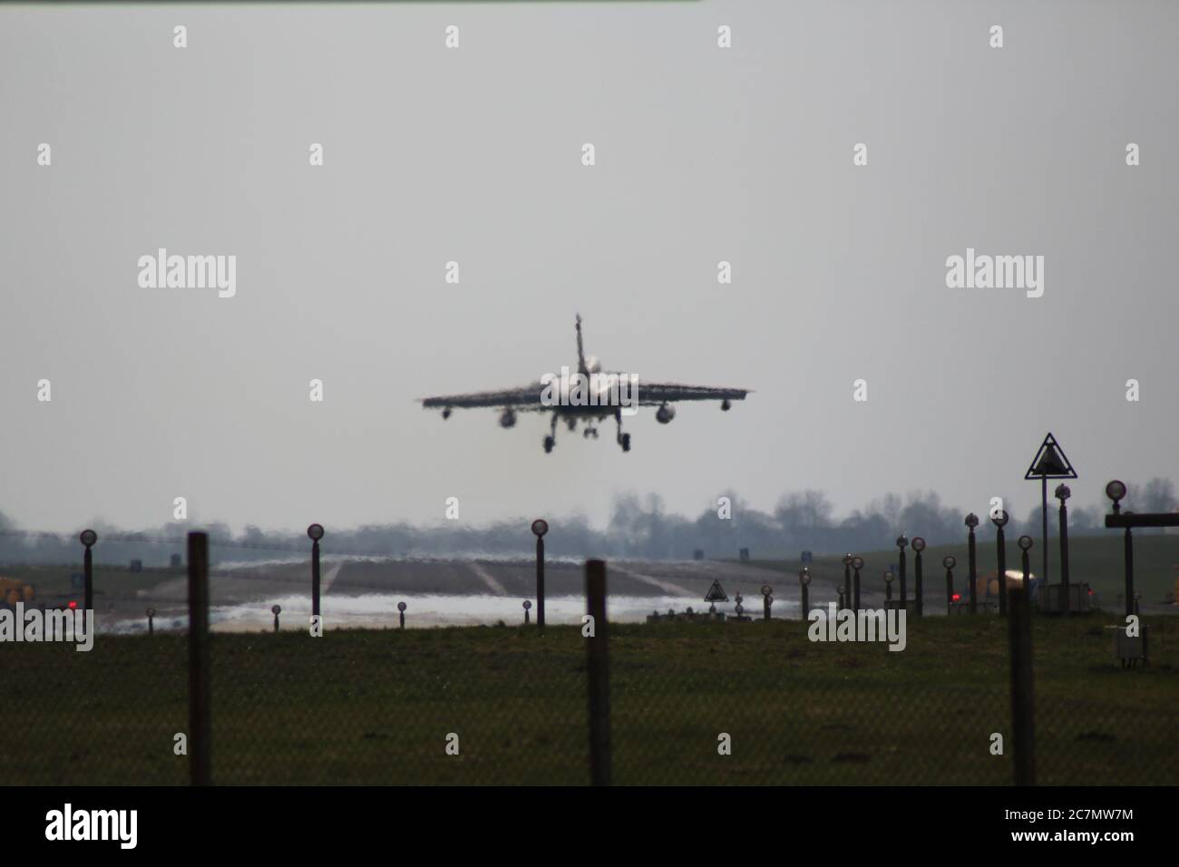 Luftwaffe Panavia Tornado zurück zu ihrem Stützpunkt in Jagel, Schleswig-Holstein, Deutschland, mit einem einzigen SCHADEN unter dem Rumpf Stockfoto
