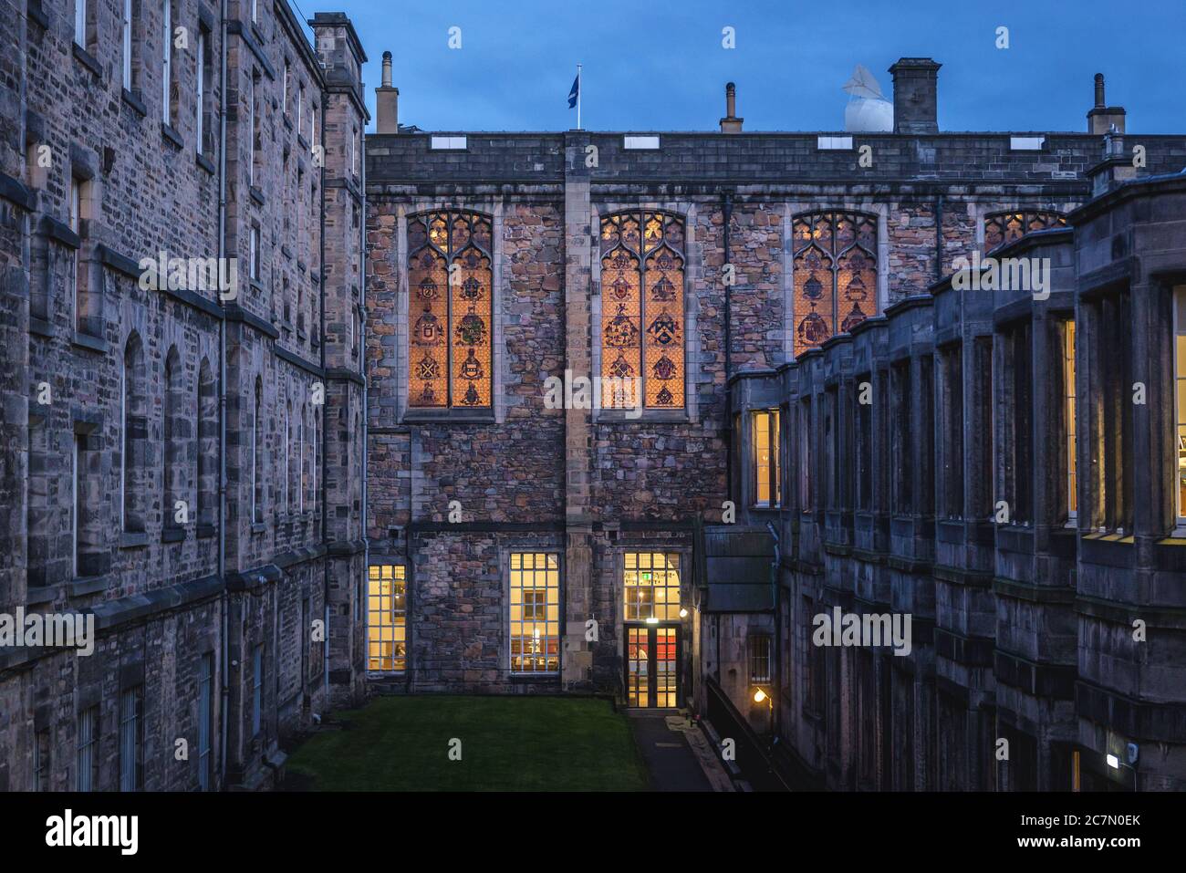 Blick von der George IV Bridge auf Supreme Courts in Edinburgh, der Hauptstadt Schottlands, Teil von Großbritannien Stockfoto