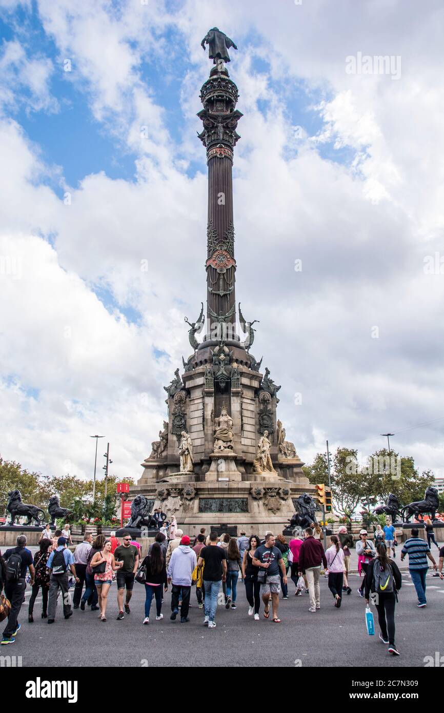 Das Colombus Monument, das das Ende der Rambala auf der Hafenseite der Stadt markiert; Barcelona, Spanien. Stockfoto